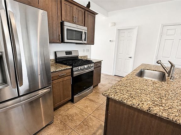 4th image of 2723 Chinaberry Hill St