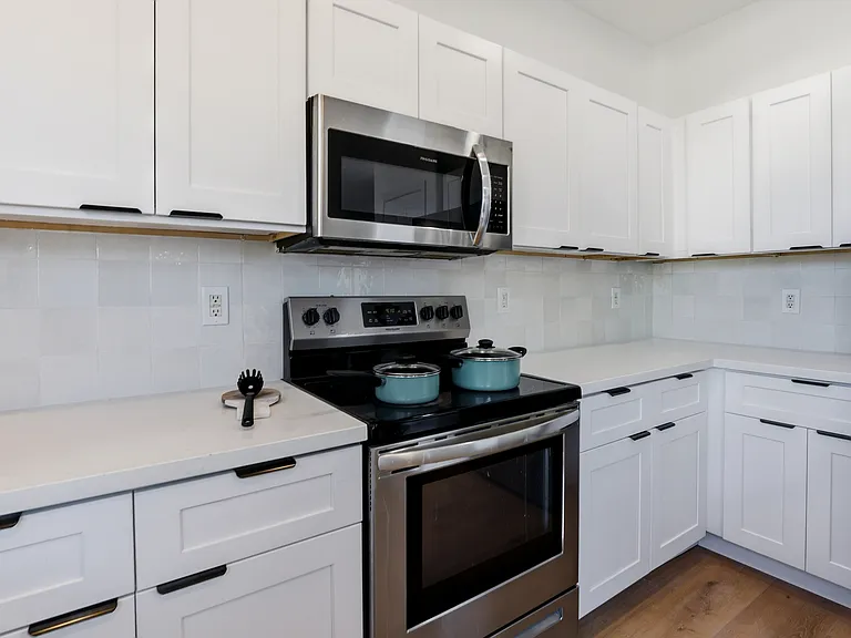 220 W Beechnut Pl — Photo 8