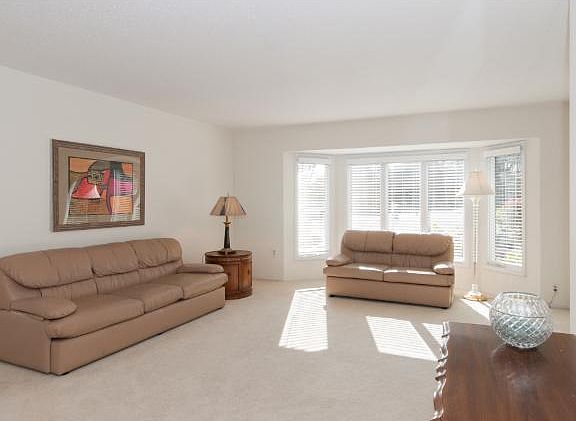 4th image of 10252 Scarborough Cir