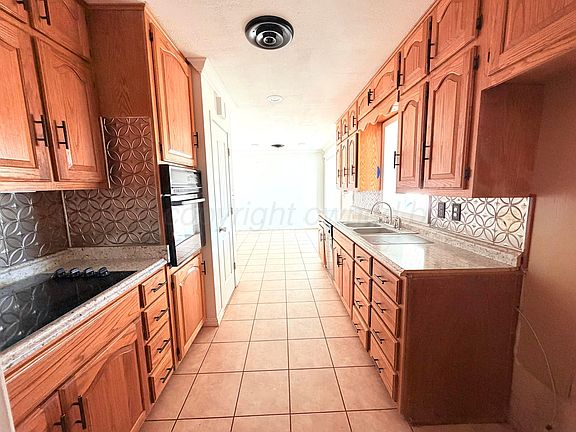 5th image of 320 Arthur St