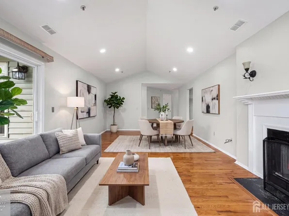 351 Ventnor Ct, Piscataway, NJ 08854