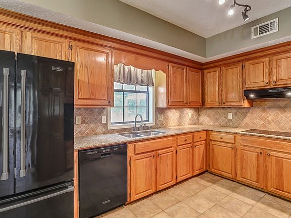 2nd image of 100 N Fairview Dr