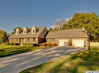 1402 Clarendon Ct, Decatur, AL 35601