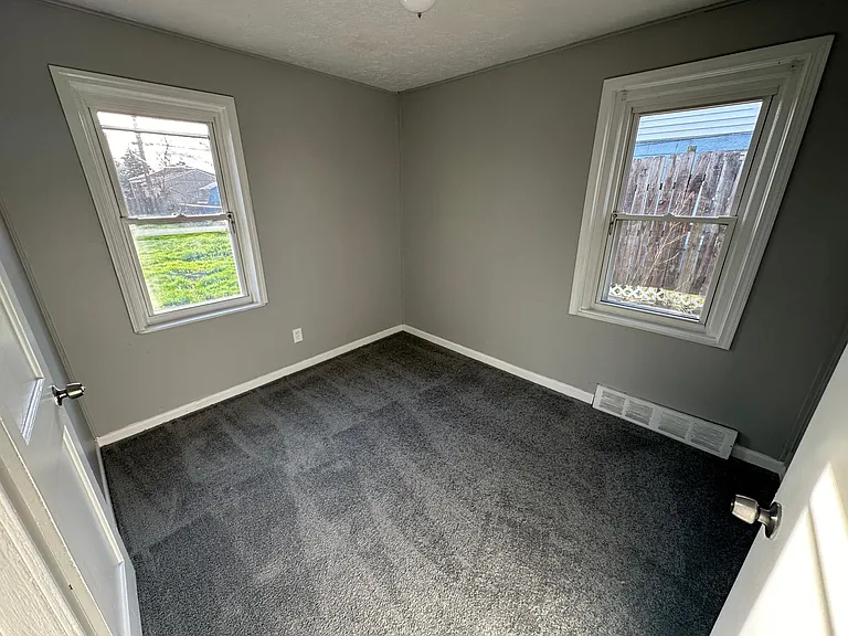 22829 Rosalind Ave — Photo 7
