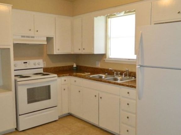2nd image of 5828 NW Kinyon Ave