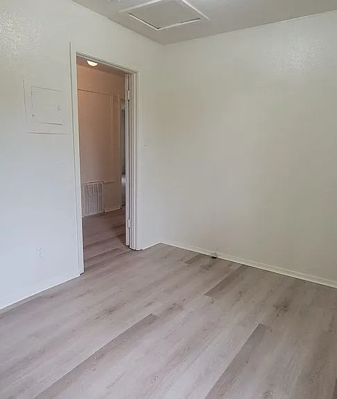 3323 1/2 Darien St #B — Photo 18