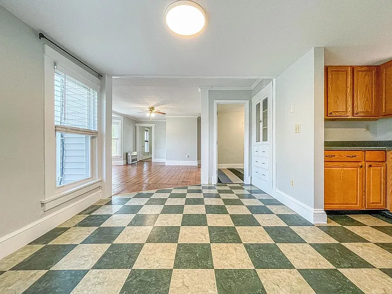 27 Brentwood St #2 — Photo 15