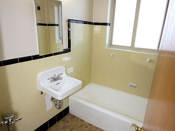 5th image of 1531 Leyden St APT 207