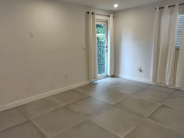 6080 SW 22nd St — Photo 1