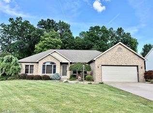 2101 Oakwood St, Girard, OH 44420