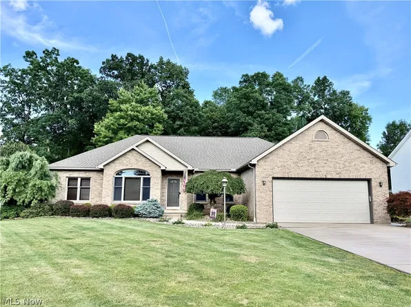 2101 Oakwood St, Girard, OH 44420