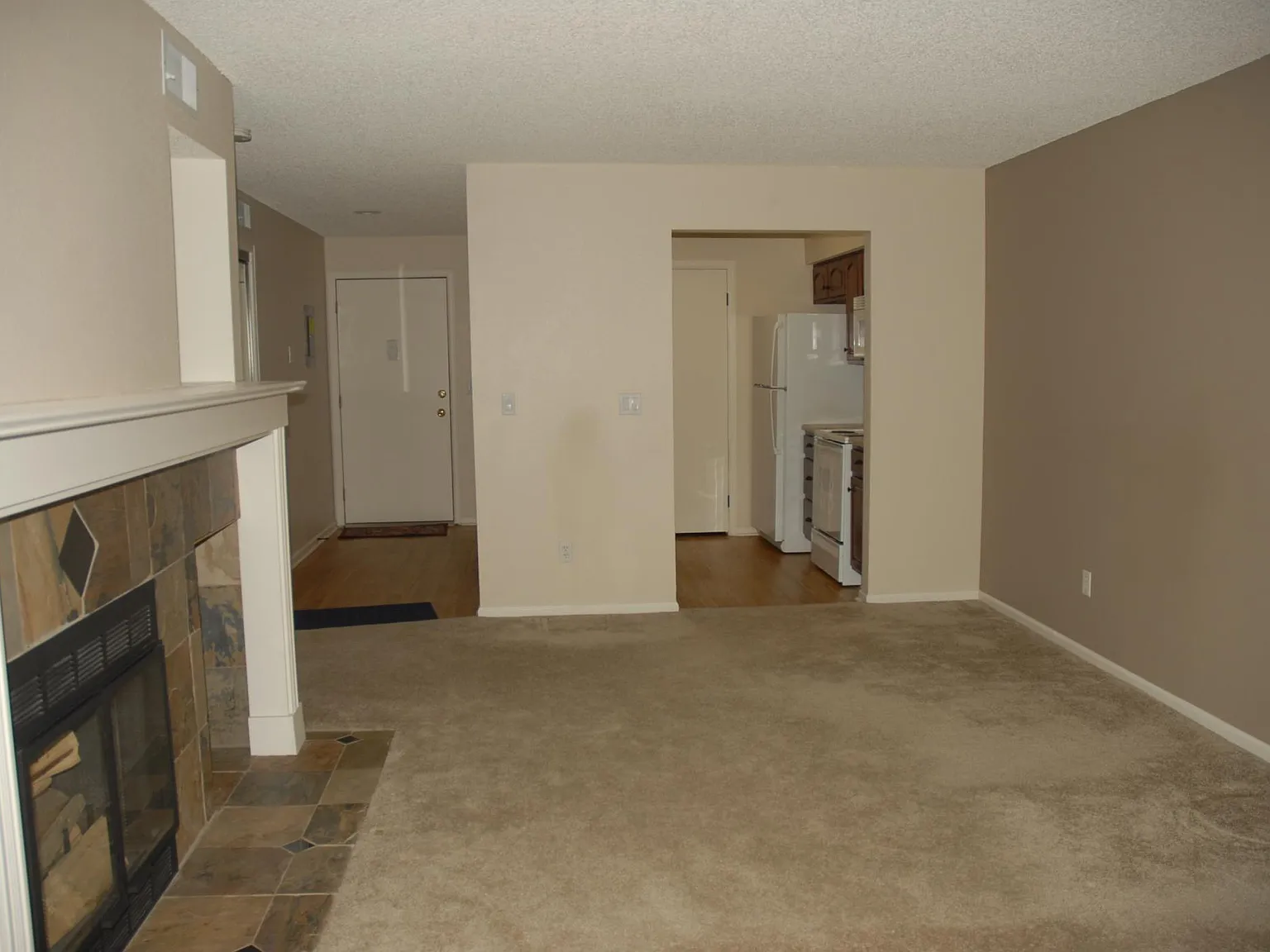 2 bed, 927 sqft, $1,500 — Photo 2