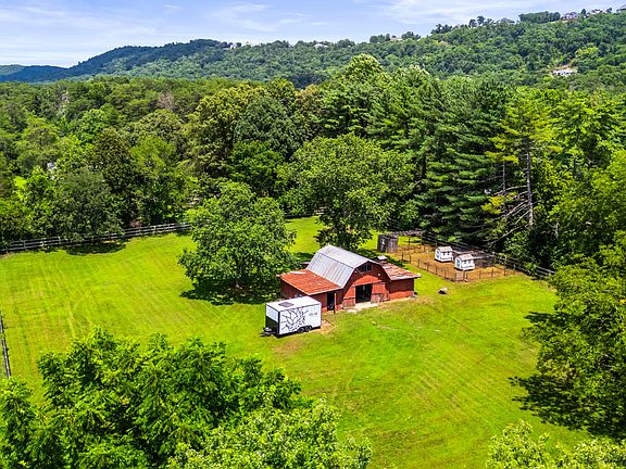 4th image of 9035 Pleasant Ln