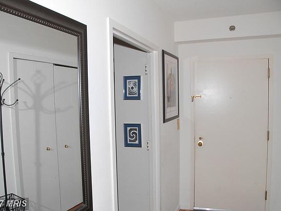 2nd image of 1805 Crystal Dr APT 717S