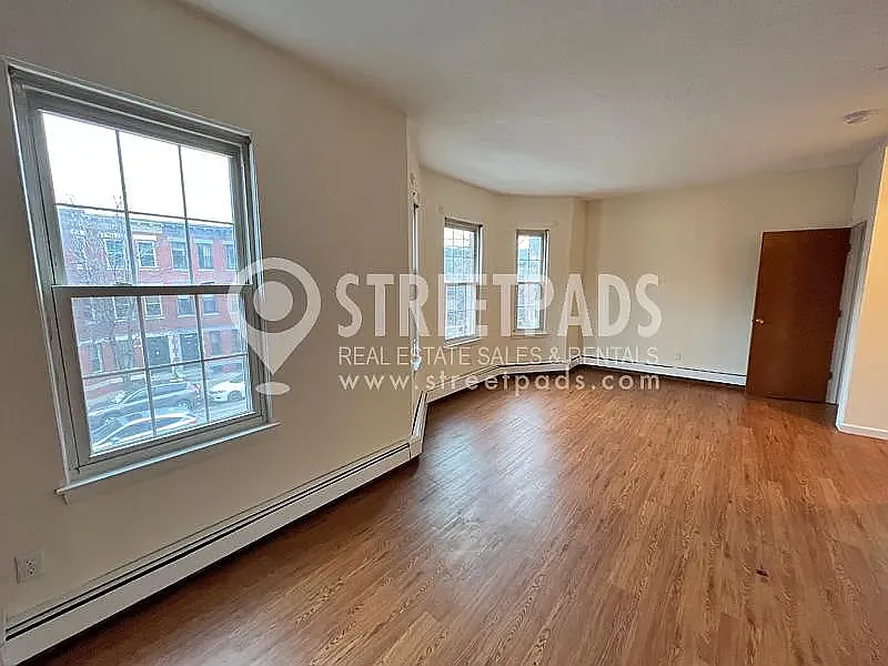 Studio, 350 sqft, $2,000 — Photo 2
