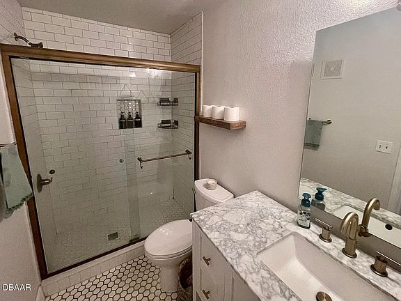4th image of 940 Village Trl Unit 9-304