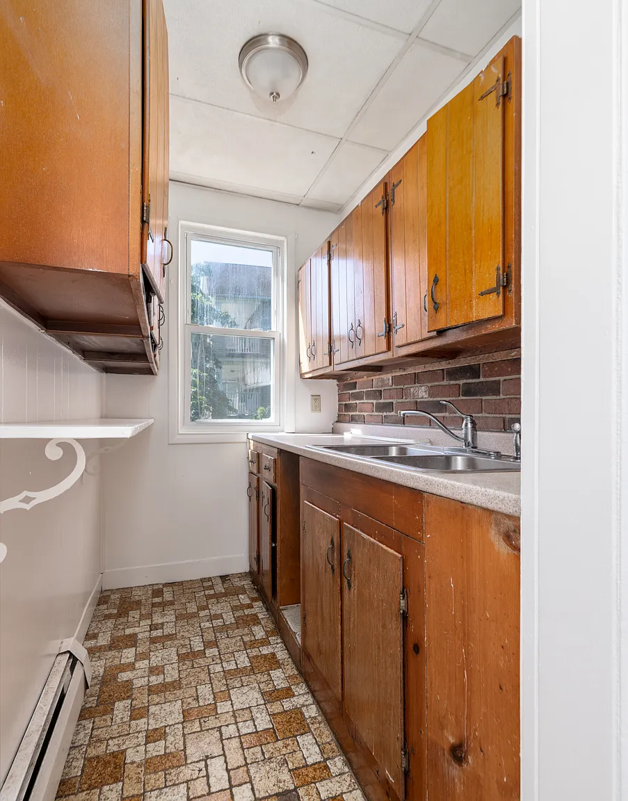 2 bed, 1.0 bath, 3044 sqft, $1,400 — Photo 4