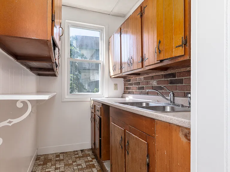95 Sunnyside Ave — Photo 4