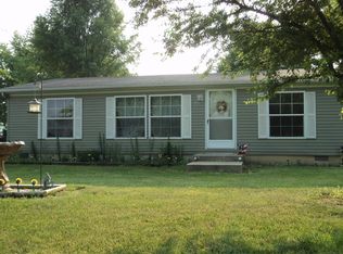 410 S 7th St, Pierceton, IN 46562