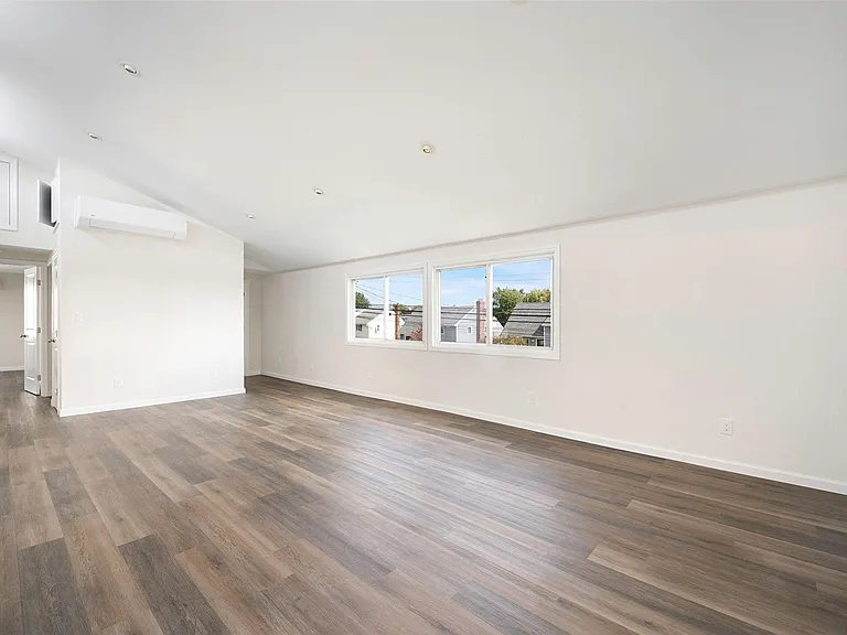 110 East Dr — Photo 5