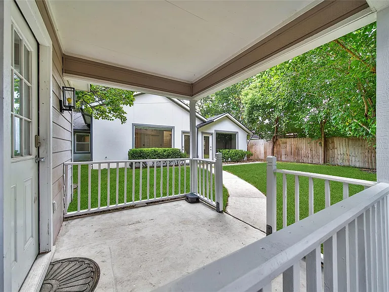 2206 Saxon Dr — Photo 43