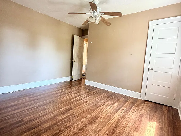 23 Carlton Ave — Photo 8