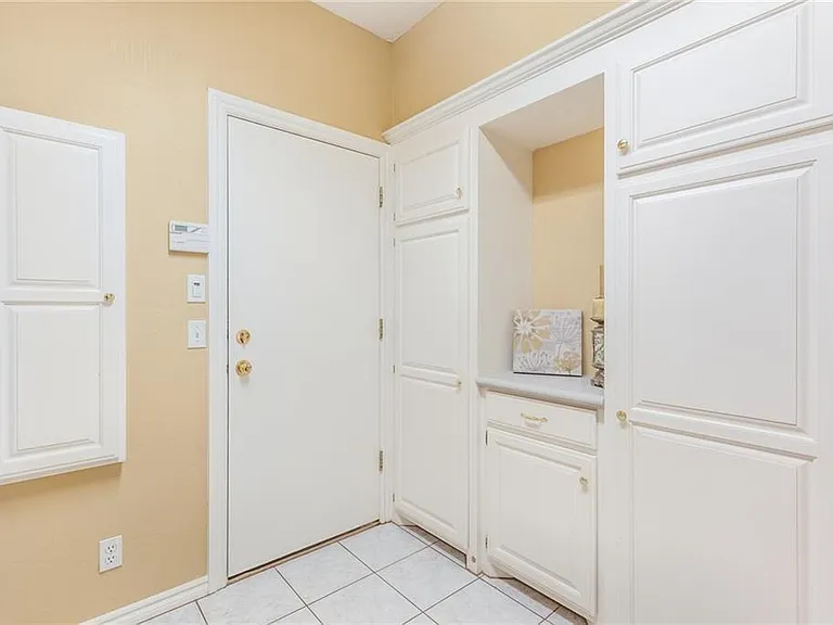 14708 Lamplight Ln — Photo 5