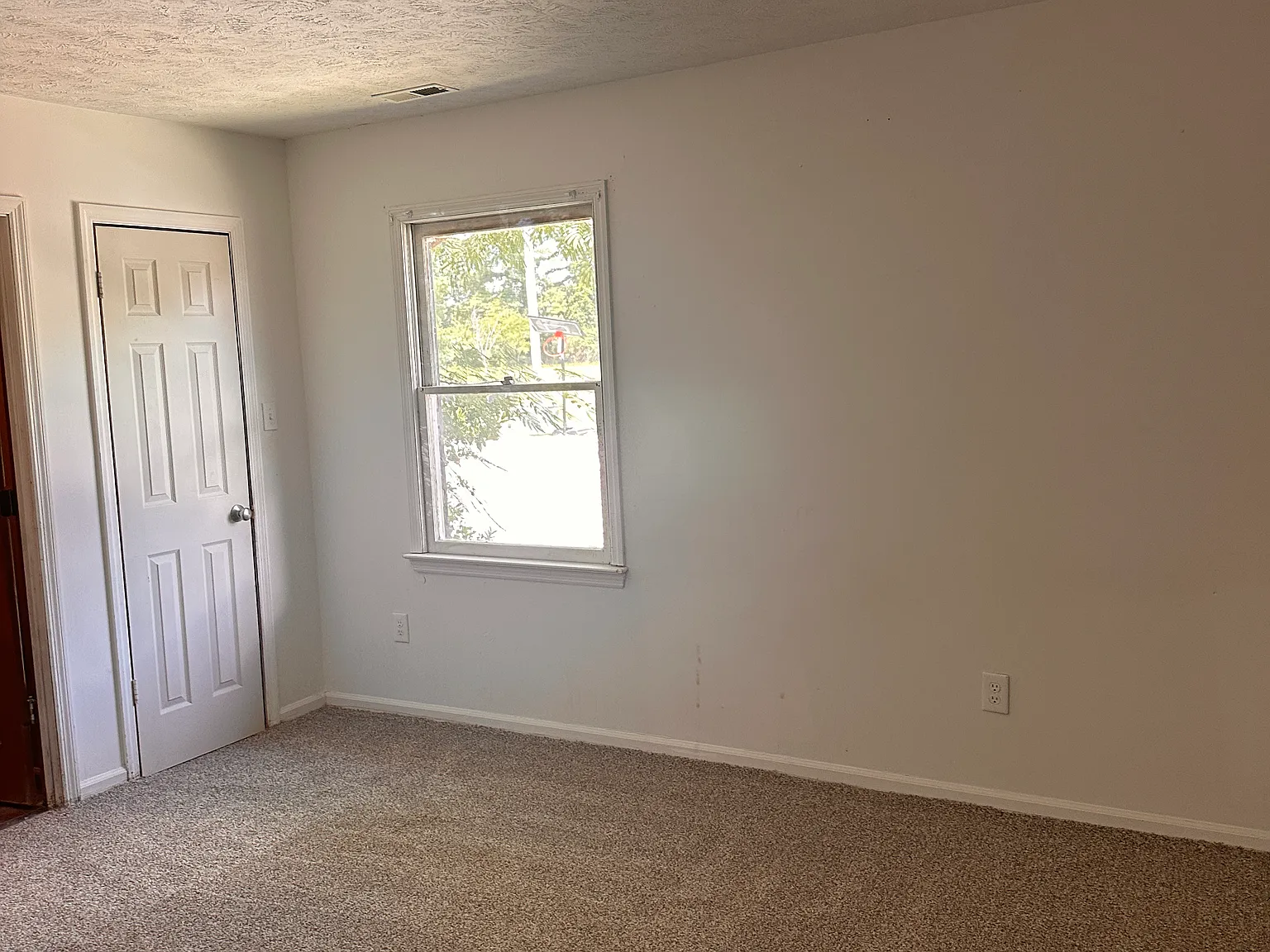 3 bed, 1100 sqft, $1,100 — Photo 3