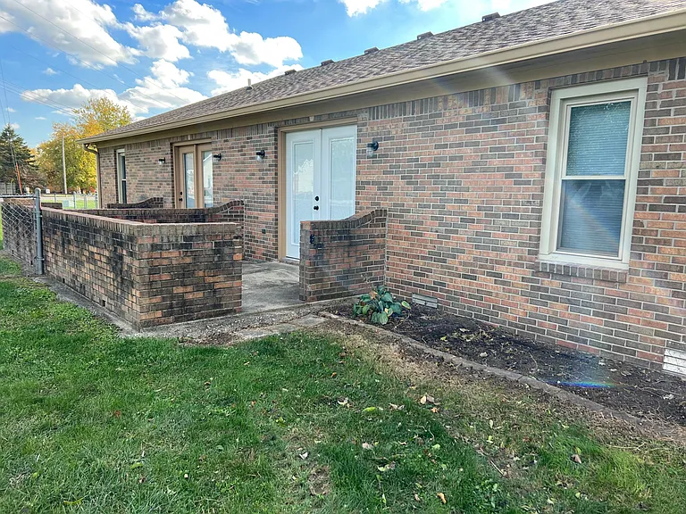 638 Eugene Ct — Photo 4
