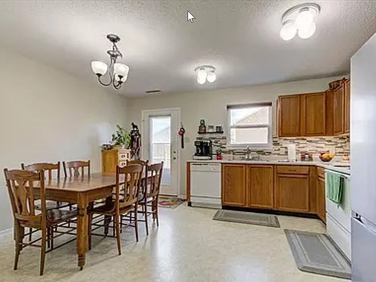 10882 Grace Dr — Photo 8