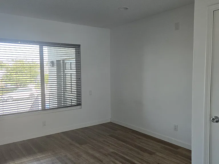 8418 Loyola Blvd — Photo 24