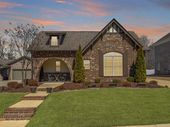889 Fieldstown Cir, Gardendale, AL 35071