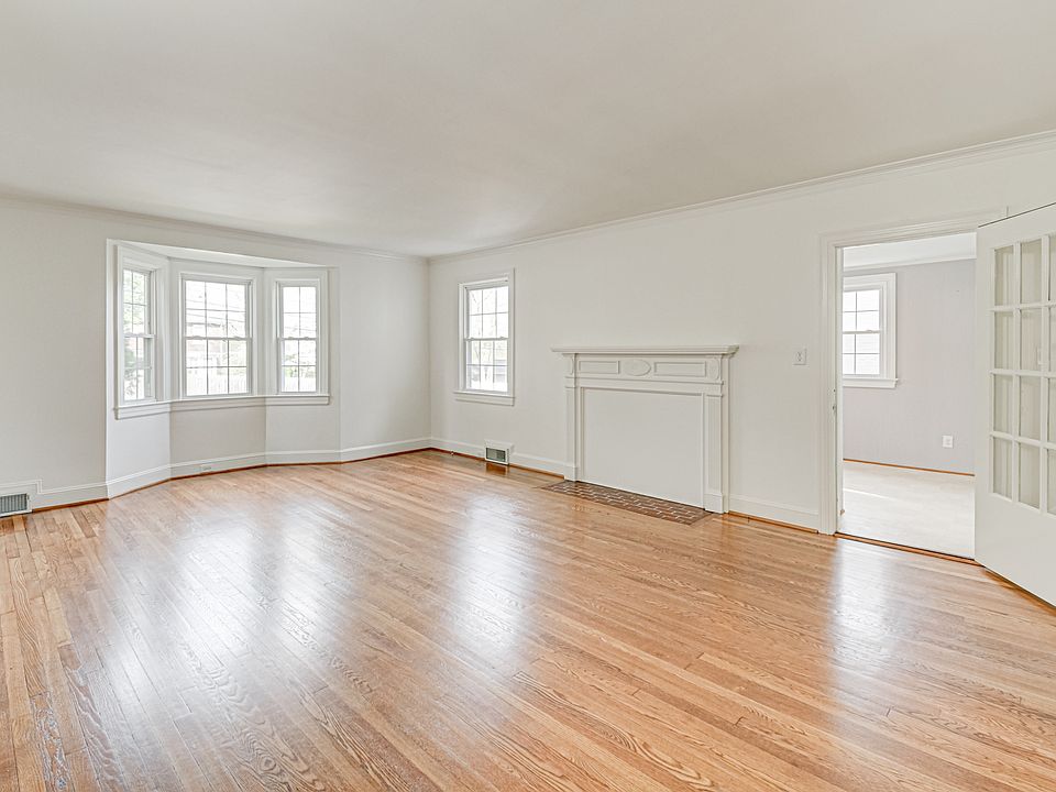 Living Room, door to sunroom