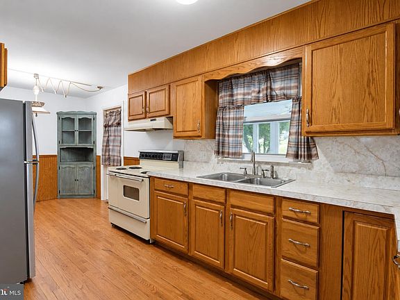 4th image of 501 S Sterley St