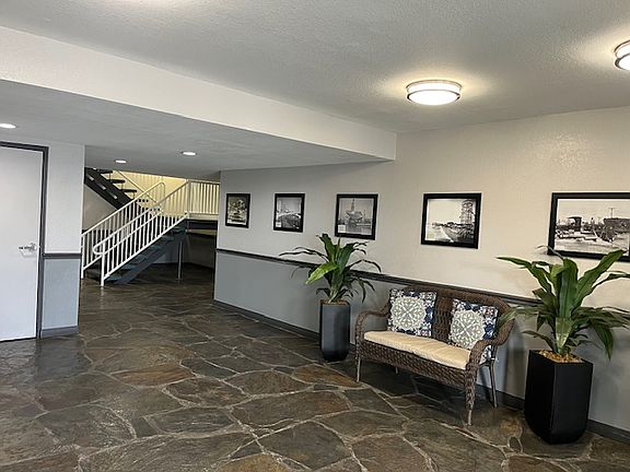 3rd image of 1355 Loma Ave APT 302