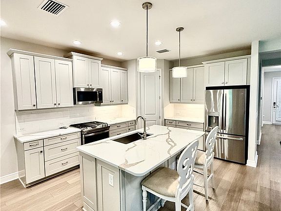 3rd image of 3050 Heritage Pines Dr