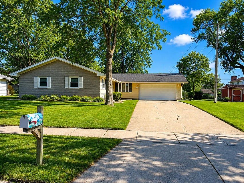 1st image of 111 Sherwood Dr