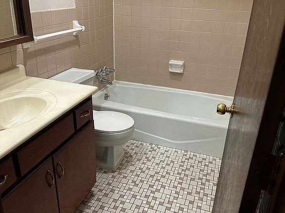 5th image of 525 6th Ave N #10