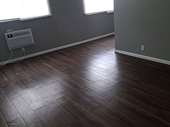 3rd image of 191 Island Park Dr NE #19105