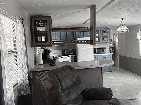 4th image of 944 Reynolds Rd #295