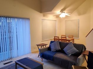 5822 Walnut Ave APT 2B, Downers Grove, IL 60516