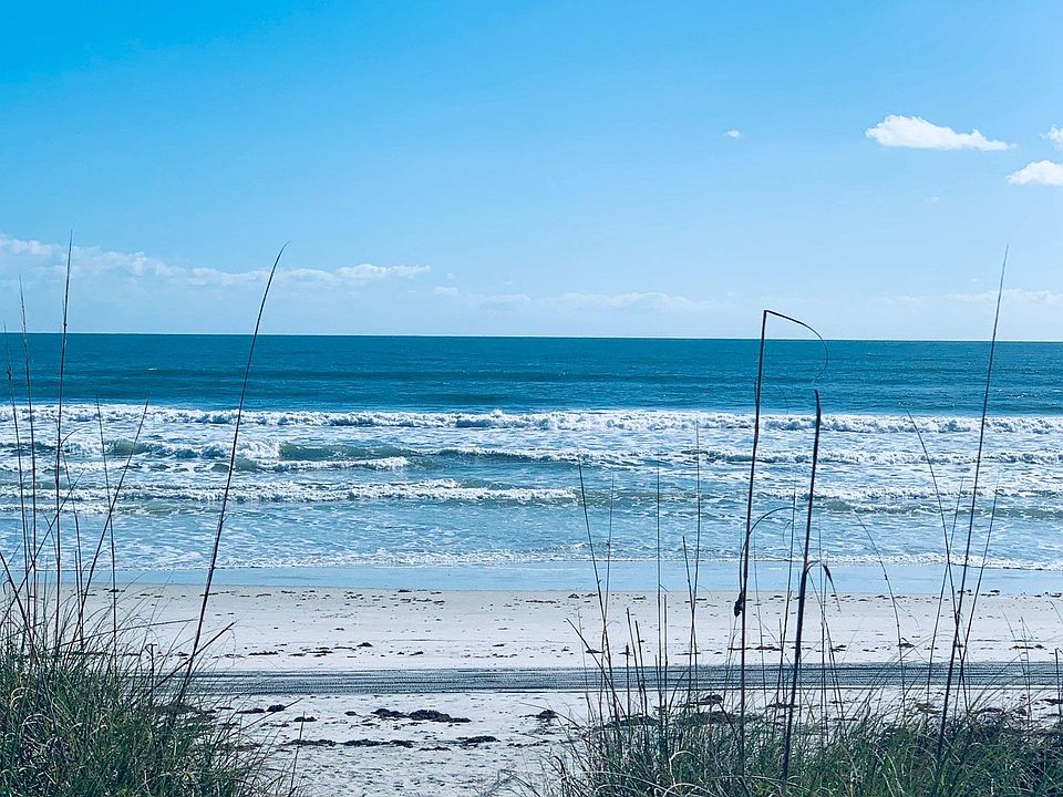 Direct, private access to the beach