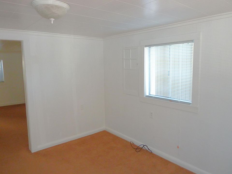 2nd image of 404 Bee St APT 2