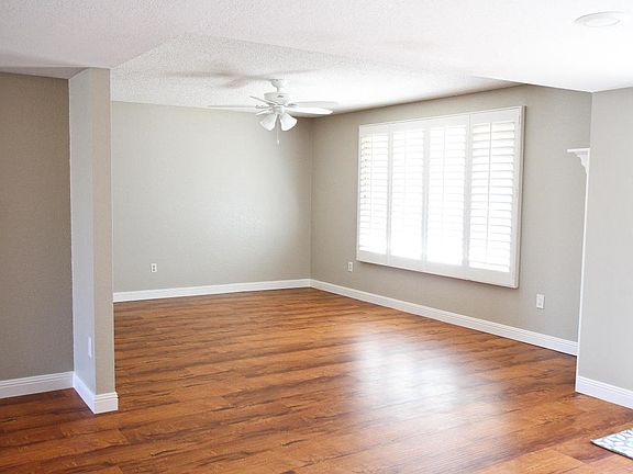 3rd image of 3702 E Columbine Dr