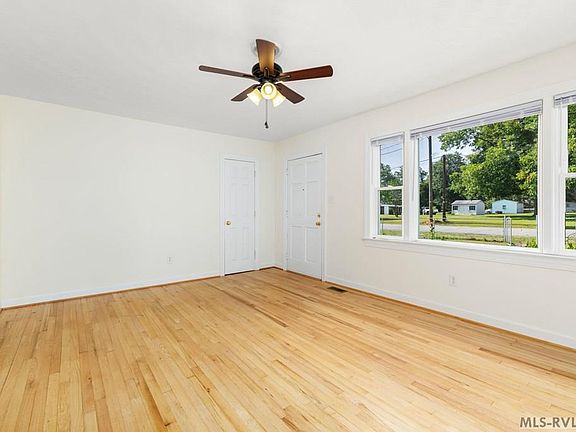 4th image of 409 Americus St
