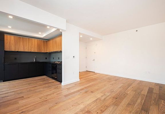 3rd image of 411 W 35th St #11V