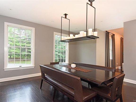 5th image of 18 Manor Pond Ln