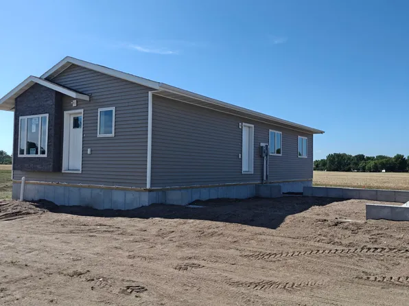 160 Indianhead Dr, Mitchell, SD 57301