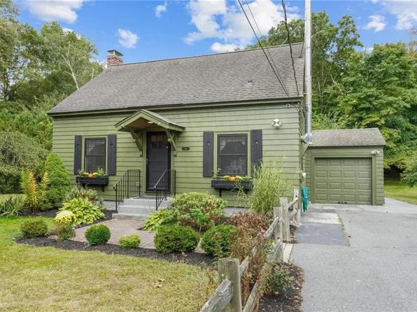 12 Chestnut Hill Rd, Glocester, RI 02814