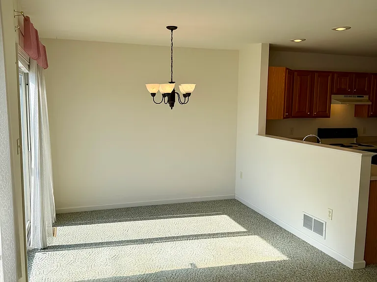 105 Acorn Ln — Photo 4